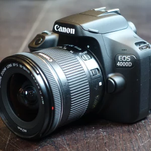 Canon EOS 4000D + Objectif EF-S 18-55mm III