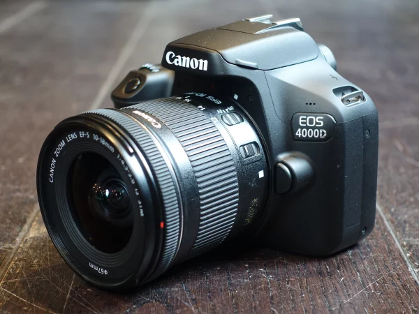 Canon EOS 4000D + Objectif EF-S 18-55mm III